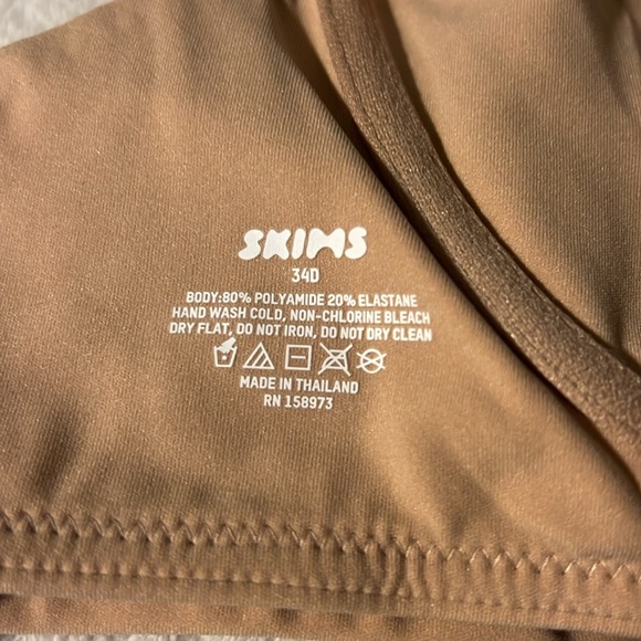 SKIMS Fits Everybody Unlined Stretch-Woven Bra - Picture 13 of 13